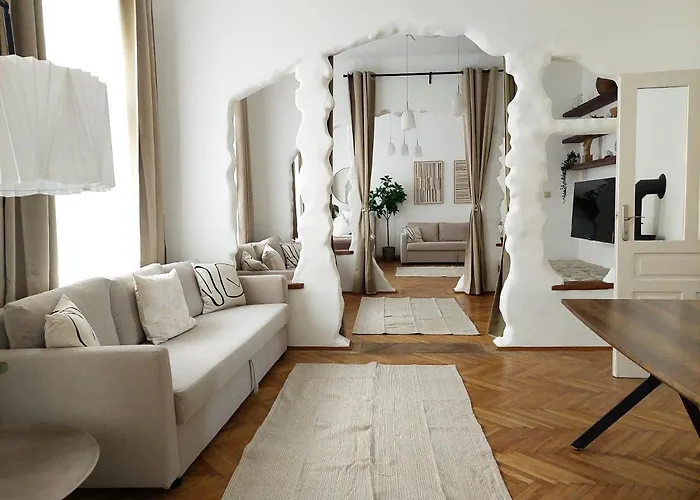 Hidden Garden - Spacious Modern - 1 Min To Shuttle