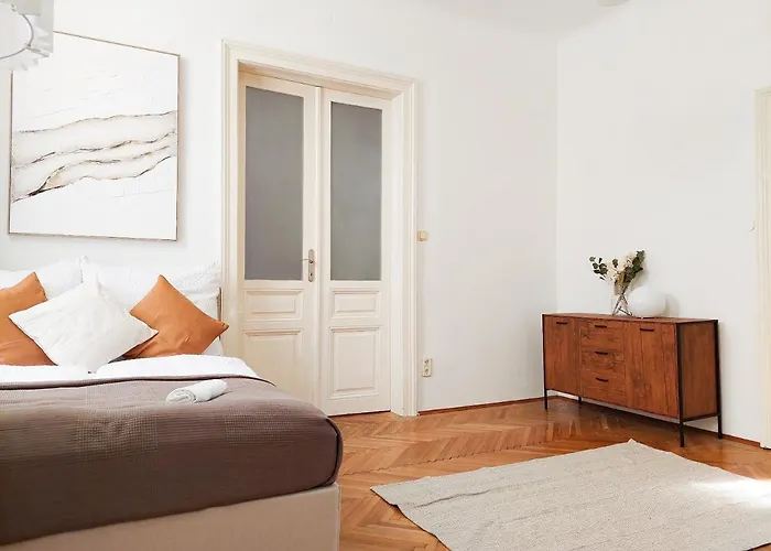 Hidden Garden - Spacious Modern - 1 Min To Shuttle Διαμέρισμα *