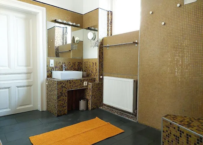 Hidden Garden - Spacious Modern - 1 Min To Shuttle Διαμέρισμα