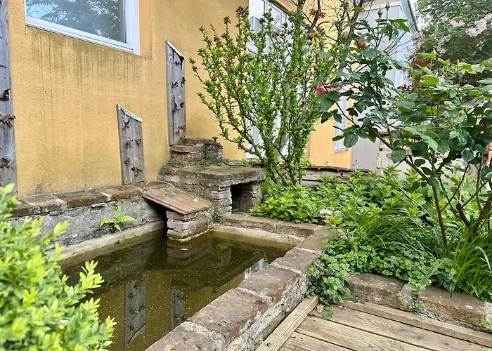 Hidden Garden - Spacious Modern - 1 Min To Shuttle