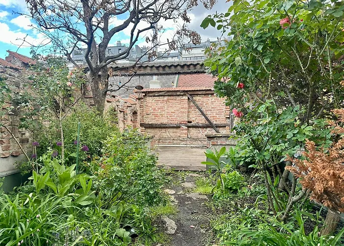 Hidden Garden - Spacious Modern - 1 Min To Shuttle