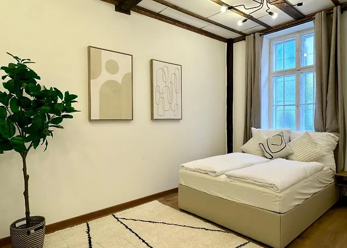 Hidden Garden - Spacious Modern - 1 Min To Shuttle Βιέννη