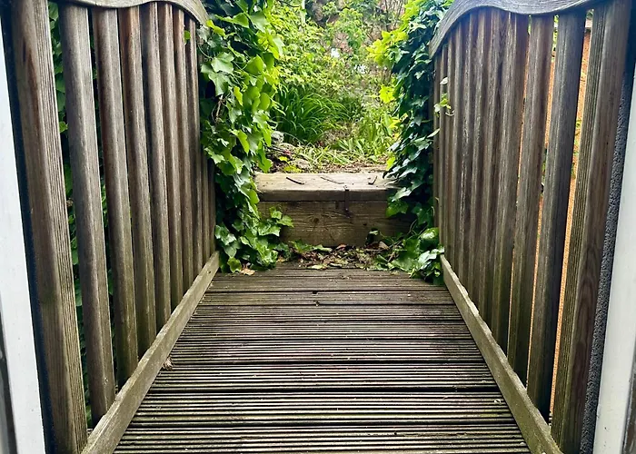 Hidden Garden - Spacious Modern - 1 Min To Shuttle Διαμέρισμα