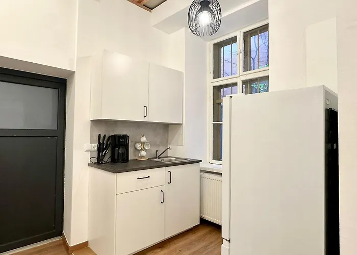 Hidden Garden - Spacious Modern - 1 Min To Shuttle Διαμέρισμα