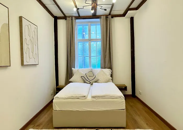 Hidden Garden - Spacious Modern - 1 Min To Shuttle *
