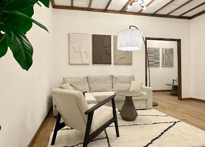 Hidden Garden - Spacious Modern - 1 Min To Shuttle